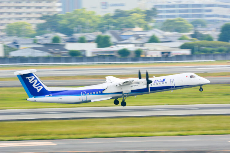 飛行機の流し撮り写真