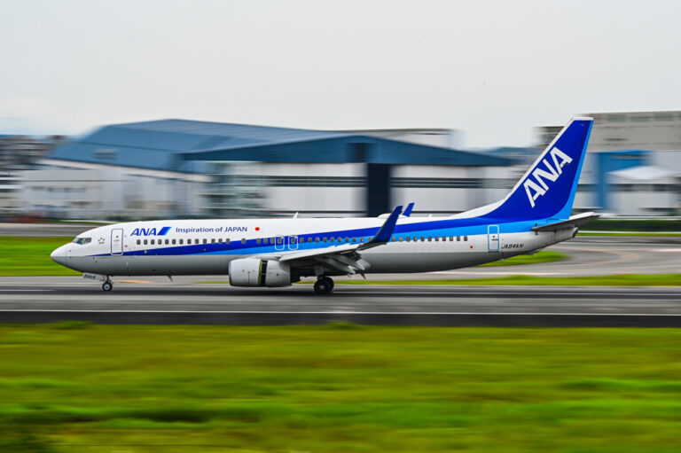 飛行機の流し撮り写真