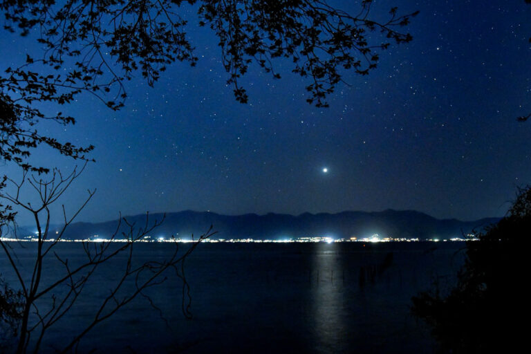 湖岸から星景